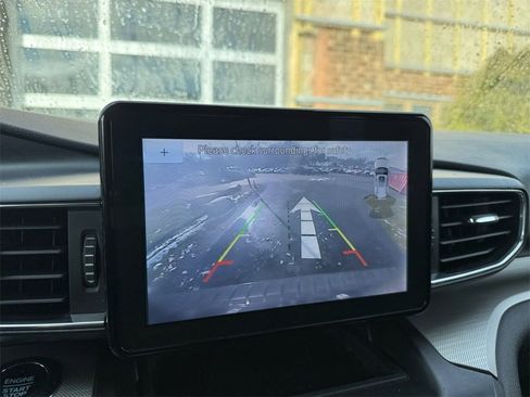 Used 2020 Ford Explorer XLT w/ Equipment Group 202A image 17