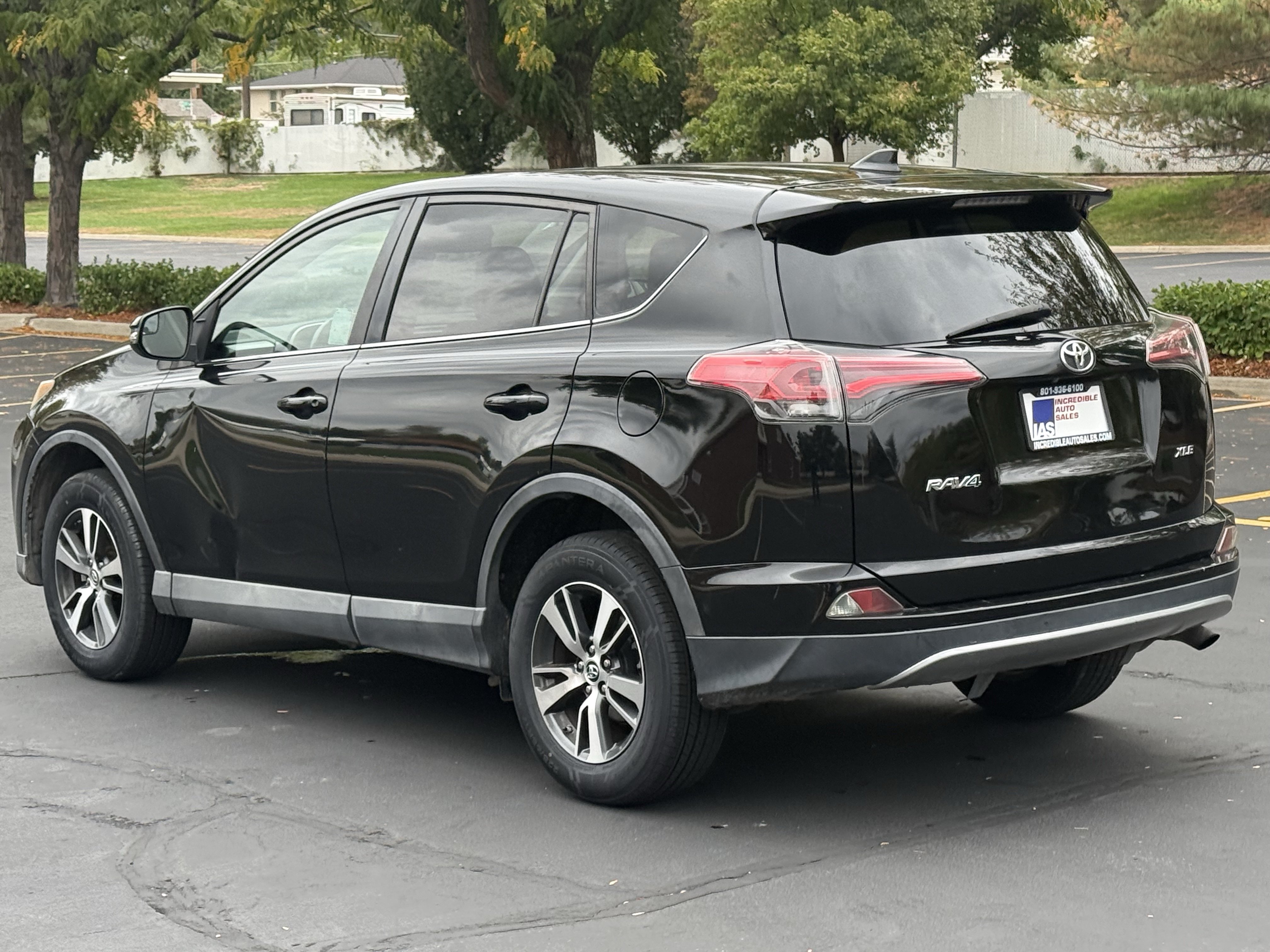 Used 2018 Toyota RAV4 XLE w/ Carpet Mat Package FWD image 6