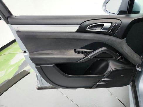 Used 2016 Porsche Cayenne GTS image 23