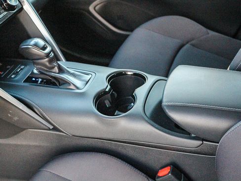 Certified 2021 Toyota Venza LE image 10