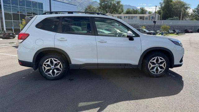 Used 2024 Subaru Forester Premium AWD/4WD image 2