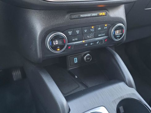 Used 2020 Ford Escape Titanium image 15