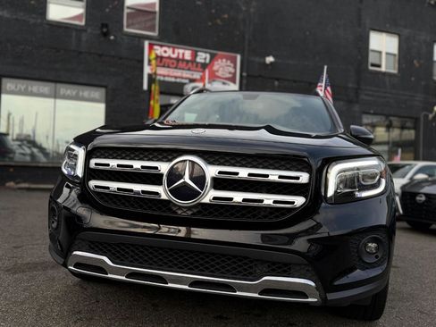 Used 2023 Mercedes-Benz GLB 250 4MATIC w/ Premium Package image 2