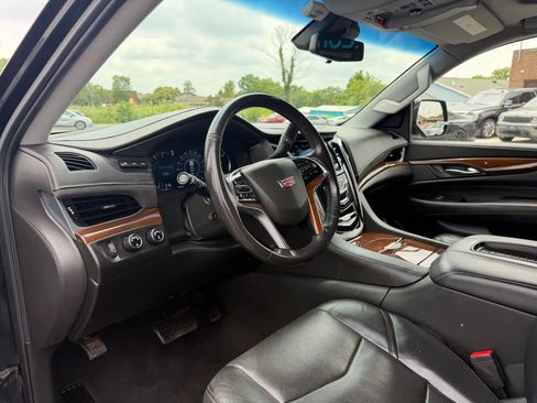 Used 2020 Cadillac Escalade ESV Luxury AWD/4WD image 10