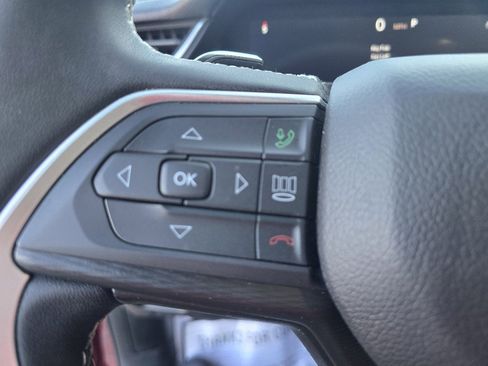 Used 2024 Jeep Grand Cherokee Laredo image 25