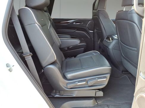Used 2023 Cadillac Escalade Premium Luxury AWD/4WD image 9
