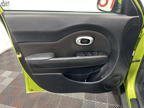 Used 2016 Kia Soul + image 23