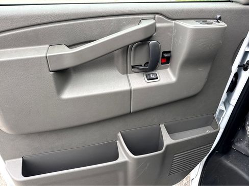 New 2025 GMC Savana 3500 LS image 10