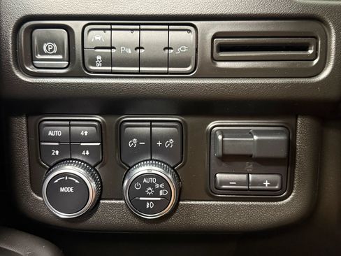Used 2022 GMC Yukon XL SLE w/ Max Trailering Package AWD/4WD image 30