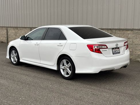 Used 2012 Toyota Camry SE FWD image 5