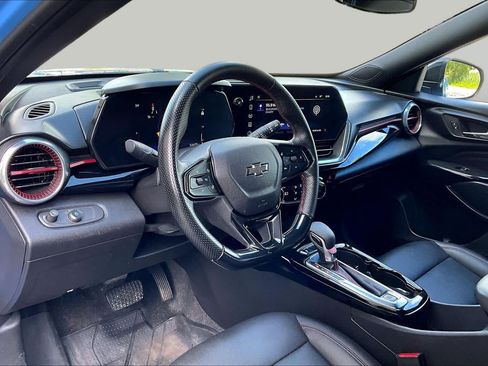 Used 2024 Chevrolet Trax RS FWD image 18