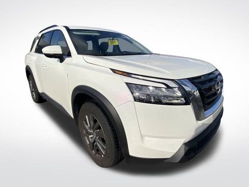 Used 2024 Nissan Pathfinder SV image 13