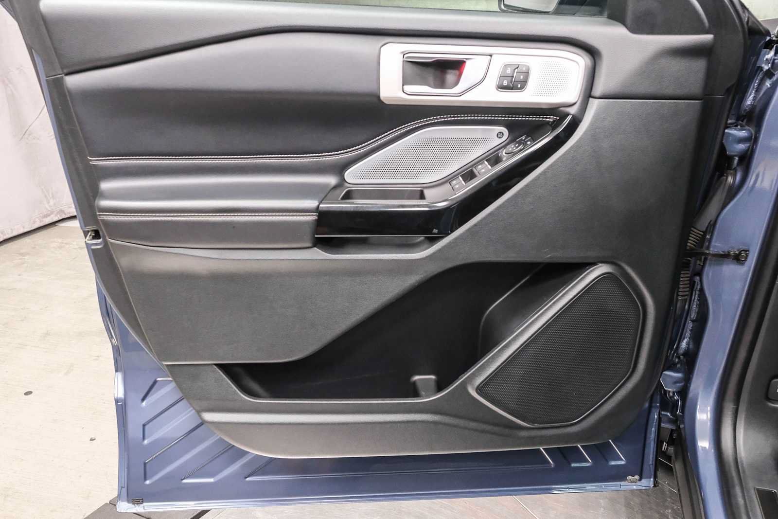 Used 2021 Ford Explorer ST w/ Equipment Group 401A AWD/4WD image 27