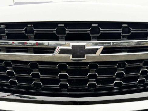 Used 2021 Chevrolet Suburban Z71 image 12