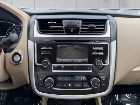 Used 2017 Nissan Altima 2.5 SL w/ Moonroof Package image 14