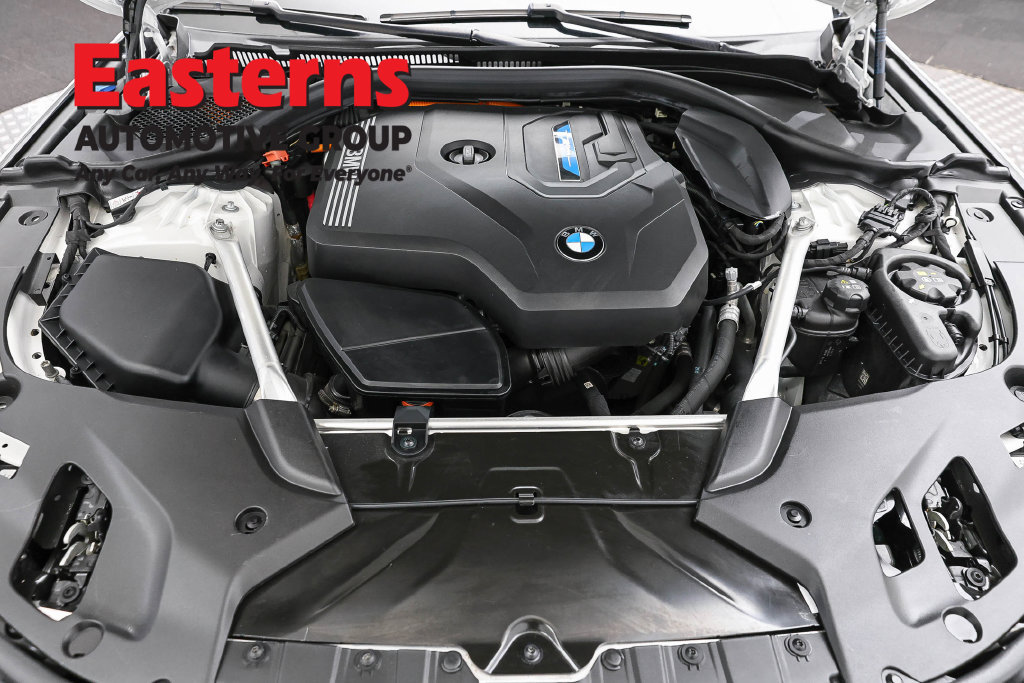Used 2023 BMW 530e w/ M Sport Package RWD image 8