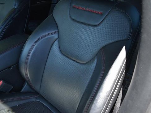 Used 2022 Jeep Cherokee Trailhawk image 9