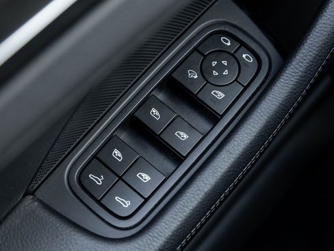 Used 2023 Porsche Panamera 4 Platinum Edition image 19