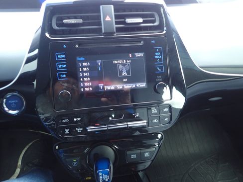 Used 2019 Toyota Prius XLE image 18