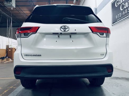 Used 2017 Toyota Highlander Plus FWD image 10