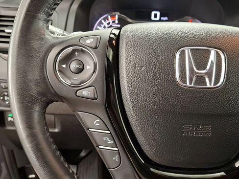 Used 2018 Honda Pilot Touring image 17