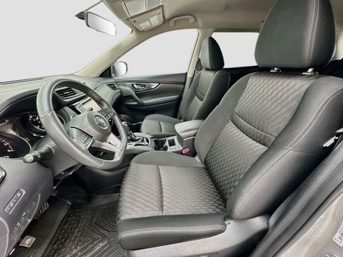 Used 2017 Nissan Rogue SV w/ SV Premium Package FWD image 13