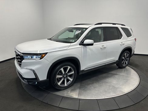 Certified 2024 Honda Pilot Touring image 4