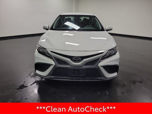 Used 2023 Toyota Camry SE FWD image 3