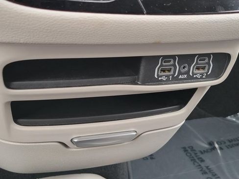Used 2024 Chrysler Pacifica Limited FWD image 26