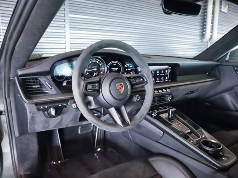 Certified 2024 Porsche 911 Carrera GTS image 4