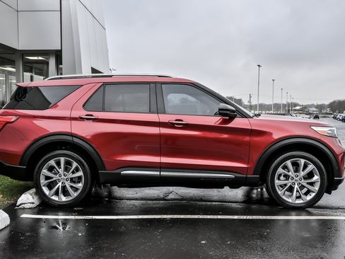 Used 2021 Ford Explorer Platinum w/ Equipment Group 601A image 9