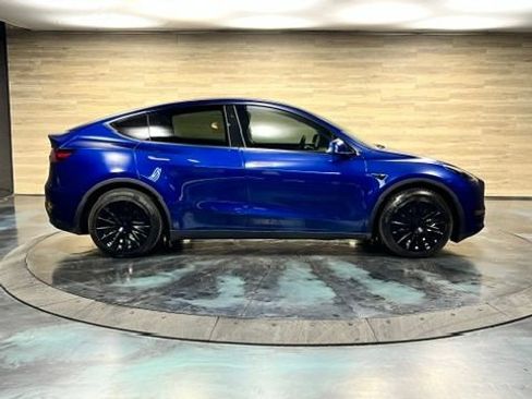 Used 2025 Tesla Model Y Long Range AWD/4WD image 21