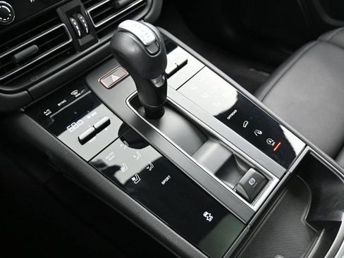 Certified 2024 Porsche Macan image 22