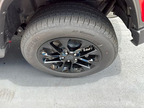 Used 2025 Jeep Wrangler Unlimited Sahara AWD/4WD image 10