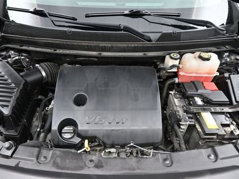 Used 2021 Chevrolet Traverse LT FWD image 20