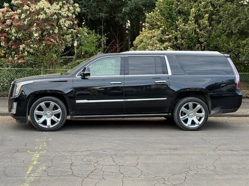 Used 2018 Cadillac Escalade ESV Premium Luxury image 2