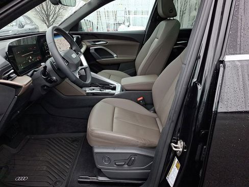 Certified 2025 Audi Q5 Premium w/ Convenience Package AWD/4WD image 13