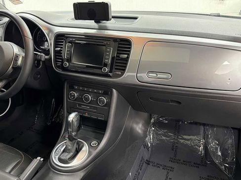 Used 2014 Volkswagen Beetle TDI image 28