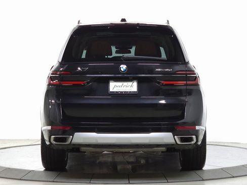 Used 2025 BMW X7 xDrive40i w/ Premium Package AWD/4WD image 8