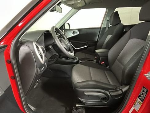 Used 2024 Kia Soul LX w/ Option Group 015 FWD image 11