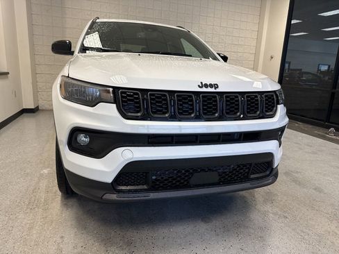 New 2026 Jeep Compass Latitude image 9