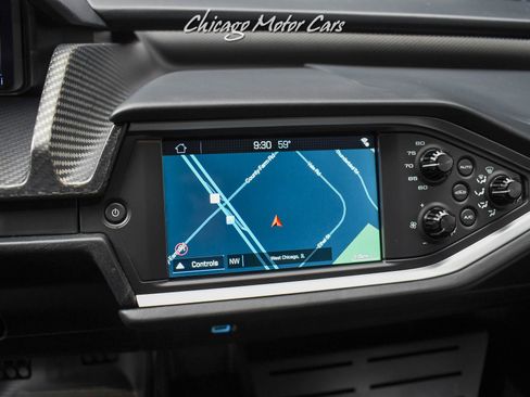 Used 2019 Ford GT RWD image 12
