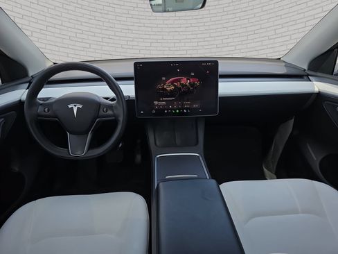 Used 2023 Tesla Model Y Long Range AWD/4WD image 10