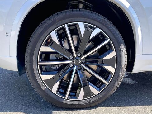 New 2026 Volvo XC90 T8 Plus w/ Protection Package AWD/4WD image 14