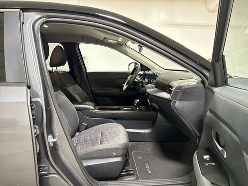 Used 2025 Nissan Kicks SV w/ Charging Package AWD/4WD image 20