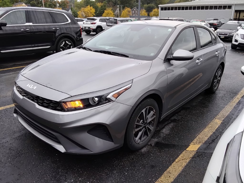 Used 2022 Kia Forte LXS FWD image 2