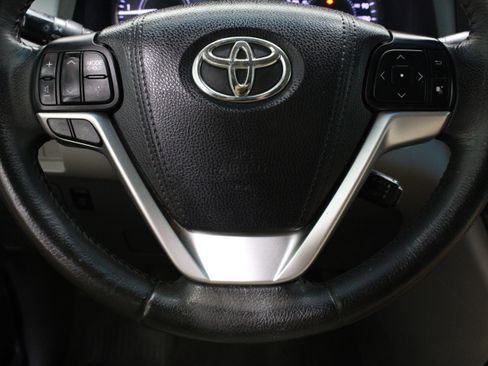 Used 2015 Toyota Sienna XLE Premium FWD image 26