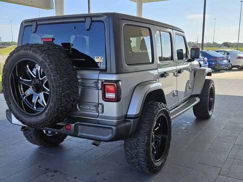 Used 2019 Jeep Wrangler Unlimited Sahara image 6