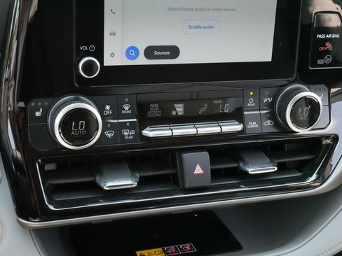 Certified 2026 Toyota Highlander XLE AWD/4WD image 23