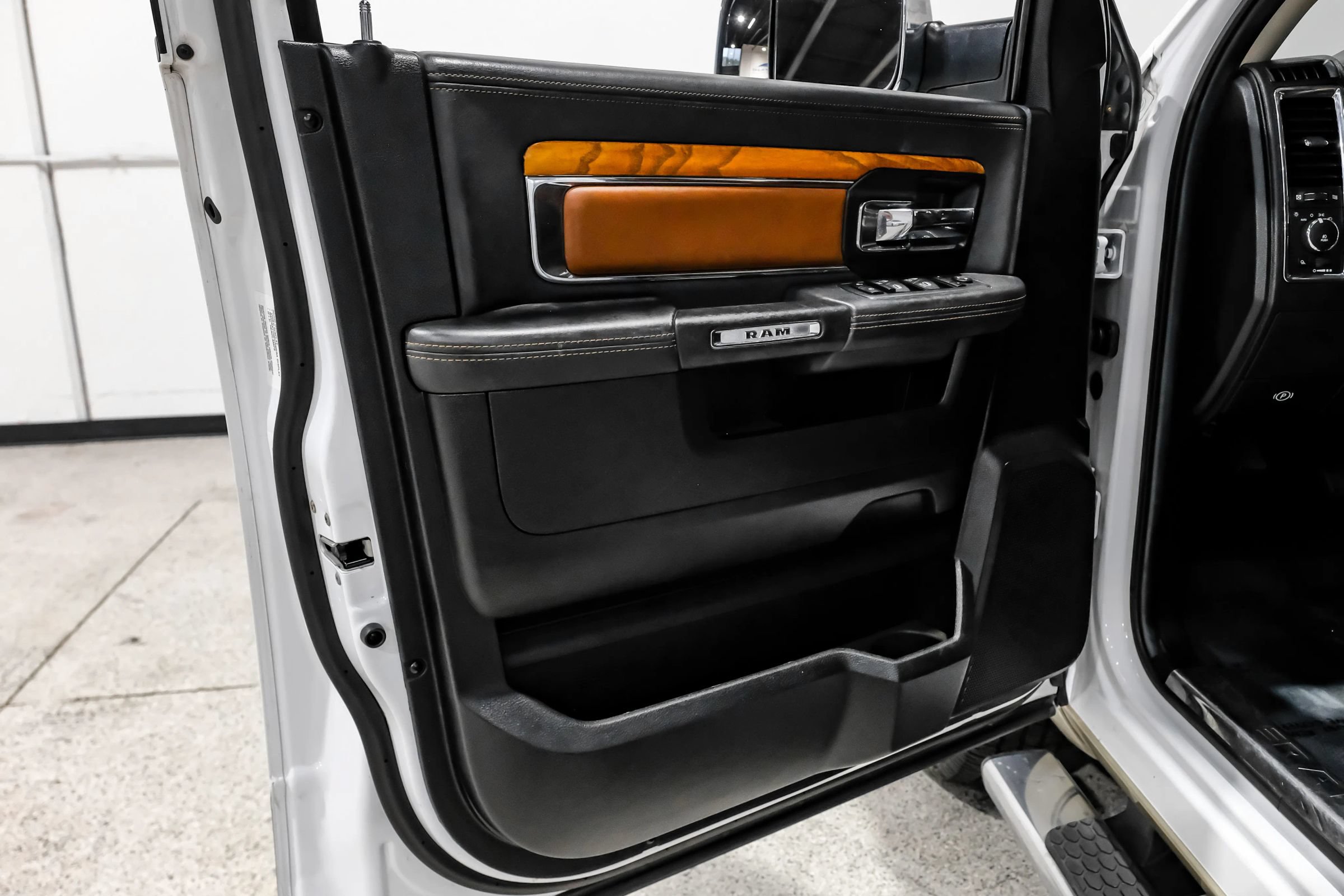 Used 2014 RAM 1500 Laramie Longhorn w/ Convenience Group AWD/4WD image 60